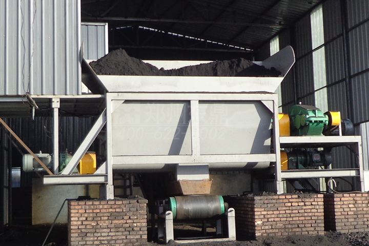泥料打散喂料機設備是東鼎針對泥質物料高濕易粘結的特性而設計的一種專用破碎設備
