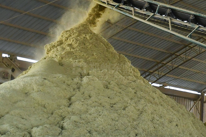 生物質烘干機廠家鄭州東鼎干燥開發了大型檸條烘干機成套設備，實現了檸條資源規?；弥?。
